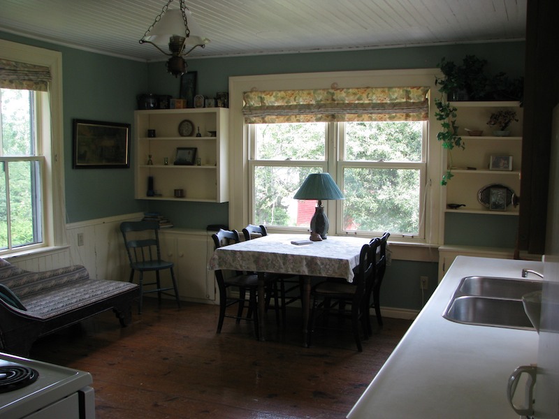 MacLeod Cottages Oceanside country kitchen