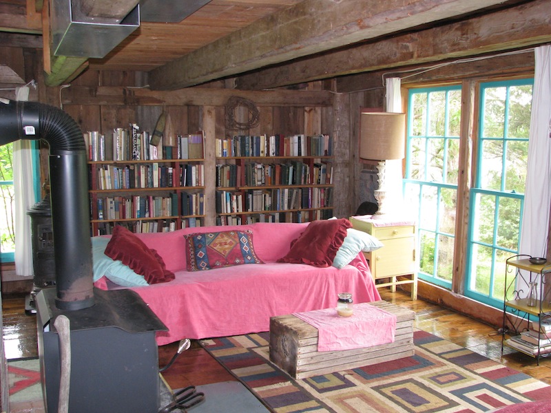MacLeod Cottages Loft Library
